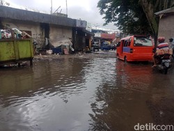 Respons Binamarga Kota Sukabumi Soal Jalan yang Mirip Kolam