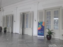 Ruang Tamu Balai Kota Remang-remang, Sandi: Untuk Saving Energy