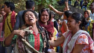 Jerit Tangis Warga India Saat Gubuknya Dihancurkan Polisi dan Gajah