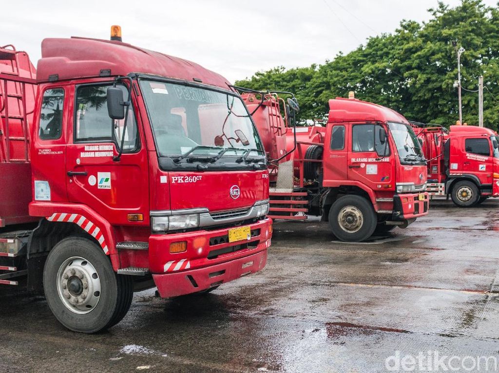 Pertamina Sebut Sopir Mobil Tangki Selundupkan BBM Pertamina Sebut Sopir Mobil Tangki Selundupkan BBM