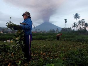 Gunung Agung Meletus, Prajurit TNI Siap Dikerahkan