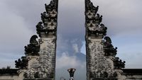 Naik Turun Status Gunung Agung dan Bukti dari Jokowi bahwa Bali Aman