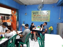 Juicy! Empuknya Sate Kambing Gaya Tegal di Slawi Ayu