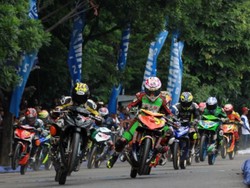 12 Ribu Penonton Padati Yamaha Cup Race Solo