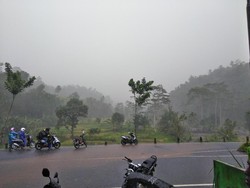 Hujan Deras Guyur Gunung Agung dan Sekitarnya