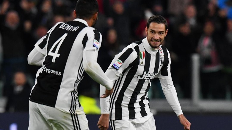 Cetak Gol Pertama dalam Kariernya, De Sciglio Ditagih Traktiran Makan Malam Cetak Gol Pertama dalam Kariernya, De Sciglio Ditagih Traktiran Makan Malam