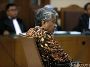 Nur Alam Bacakan Eksepsi Nur Alam Bacakan Eksepsi