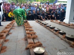 Yuk, Lihat Tradisi Nyiram Gong Sekati di Cirebon