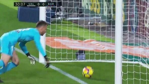 Gol Telak Messi yang Tidak Disahkan Wasit