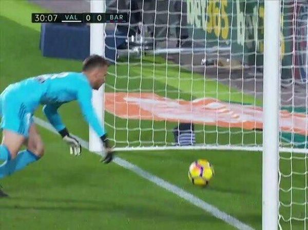 Gol Telak Messi yang Tidak Disahkan Wasit