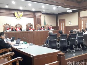 Saksi Ahli: Ada 7 Lapis Plastik, Harga e-KTP Per Keping Rp 628,71