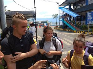 Bandara Tutup, Turis Swedia Ini Naik Bus ke Surabaya Tujuan Thailand