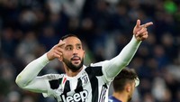 Untuk berpasangan dengan Chiellini di jantung pertahanan, Mehdi Benatia tampaknya bakal jadi pilihan pertama di musim 2018/2019. (Foto: Massimo Pinca/Reuters)