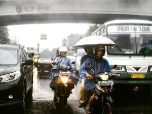 Untung Bawa Payung!