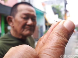 Belajar Sejak Usia 8 Tahun, Ini Kemampuan Djoni Liem Penyembur Jarum