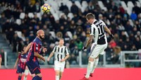 Juventus membuka keunggulan di menit ke-52 lewat tandukan Mario Mandzukic (Massimo Pinca/Reuters)