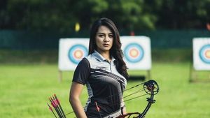 Pesona Dellie Dinda, Srikandi Cantik Harumkan Indonesia di Panahan Dunia