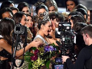 Demi-Leigh Nel-Paters Juara Miss Universe 2017 Demi-Leigh Nel-Paters Juara Miss Universe 2017