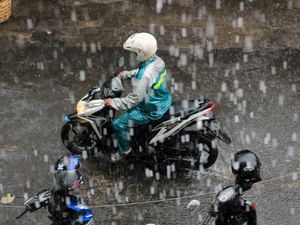 Jalanan Basah, Segera Turunkan Kecepatan