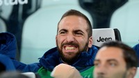 Gonzalo Higuain dicadangkan pelatih Massimiliano Allegri. Di lini depan, Juve memasang Paulo Dybala, Mario Mandzukic, dan Douglas Costa (Massimo Pinca/Reuters)