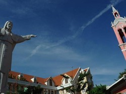 Mengapa Vietnam Dorong Warga Katolik Masuk Partai Komunis?