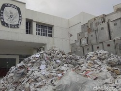 Menggunung, Kotak Suara di KPU Karawang Ditawar Bos Limbah