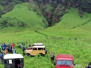 Dari Keindahan Bromo, Mengalir Pipa Air Bersih untuk Warga