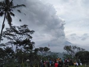 Geliat Warga Amlapura di Tengah Erupsi Gunung Agung