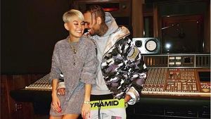 Foto: 15 Potret Agnez Mo dan Anggun Akrab dengan Selebriti Dunia
