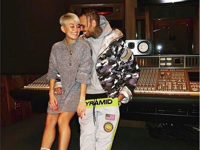 Foto: 15 Potret Agnez Mo dan Anggun Akrab dengan Selebriti Dunia