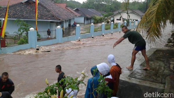 Terdampak Cuaca Ekstrem, Ini Potret Banjir dan Longsor di Yogya