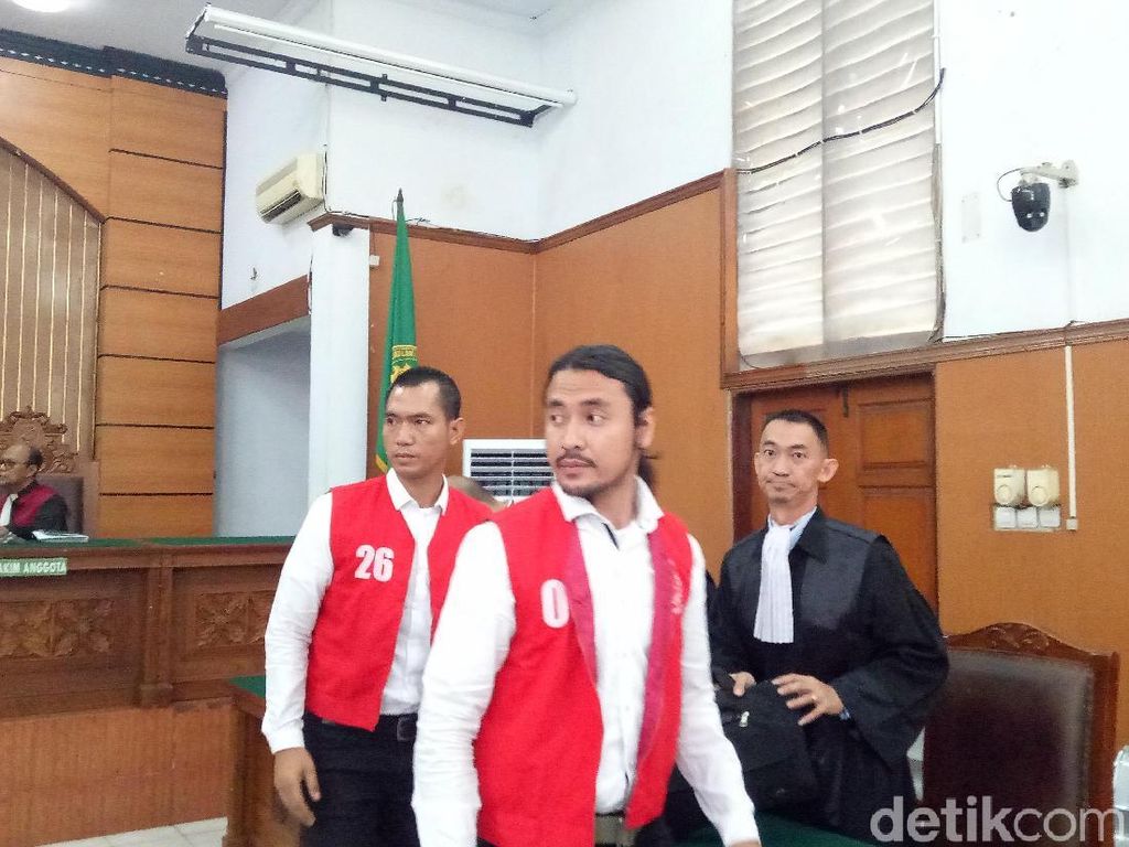 Ello Dituntut Satu Tahun Penjara Ello Dituntut Satu Tahun Penjara