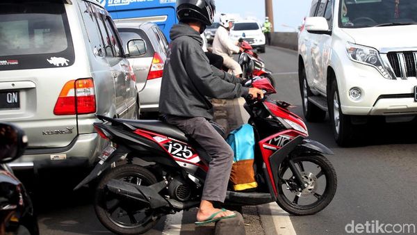 Duh, Hindari Razia Pemotor ini Nekat Lawan Arus