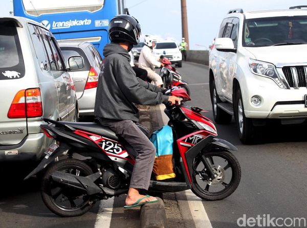 Duh, Hindari Razia Pemotor ini Nekat Lawan Arus
