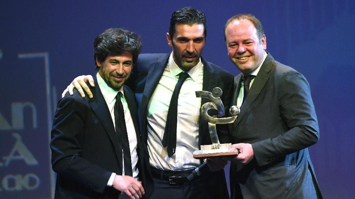 Buffon Pemain Terbaik Serie A 2016/2017