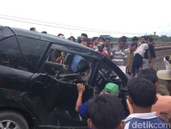 Mobil Tersambar KA di Pemalang, Pengemudi Selamat