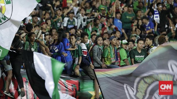 Laga Persebaya vs Persib ditunda karena insiden bom Surabaya.