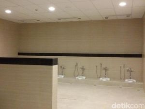 Video: Toilet Rp 5,7 M yang Disebut Sultan HB Ambune Kok Pesing Video: Toilet Rp 5,7 M yang Disebut Sultan HB Ambune Kok Pesing