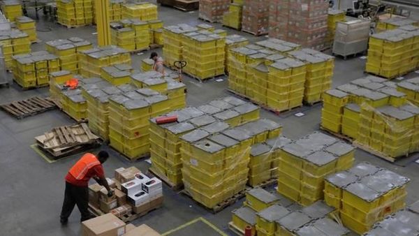 Pekerja Gudang Toko Online Ini Dibayar Ratusan Ribu Per Jam