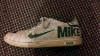 Lalu ada juga sepatu Mike. Mungkin berusaha menggabungkan antara Nike dengan Mike (Michael) Jordan sebagai salah satu ikon perusahaan asal Amerika Serikat itu. (ist.)