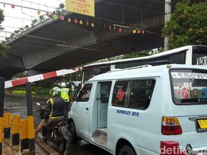 Jangan Pakai Alasan Buru-buru buat Terobos Perlintasan KA