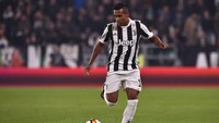 Media-media Prancis mengklaim bahwa usaha MU mendapatkan Alex Sandro dari Juventus akan menemui kegagalan karena pemain bersangkutan lebih memilih Paris Saint-Germain. (Foto: Tullio M. Puglia/Getty Images)