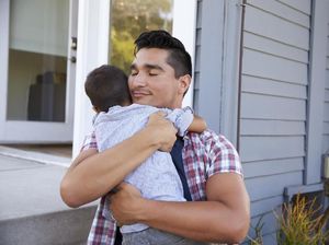 Si Kecil Kok Nggak Mau Dipeluk Saudaranya Sih?