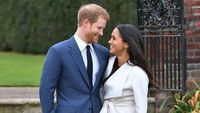 Ini Foto Pertama Pangeran Harry & Meghan Markle Setelah Resmi Bertunangan