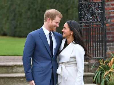 Ini Foto Pertama Pangeran Harry & Meghan Markle Setelah Resmi Bertunangan
