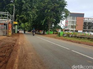 Pengendara Keluhkan Tumpahan Tanah Akibat Proyek di Bekasi Utara