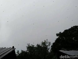 Letusan Gunung Agung Lontarkan Batu, Ini Penampakannya