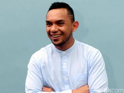 Mantan Pacar Ucapkan Selamat ke Rina Nose yang Telah Bertunangan