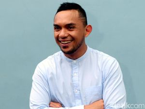 Mantan Pacar Ucapkan Selamat ke Rina Nose yang Telah Bertunangan Mantan Pacar Ucapkan Selamat ke Rina Nose yang Telah Bertunangan