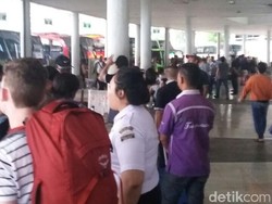 Bandara Ngurah Rai Tutup, Terminal Bus Mengwi Penuh